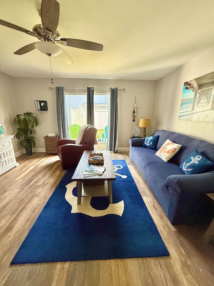 Cozy Beachside Retreat - Biloxi, MS