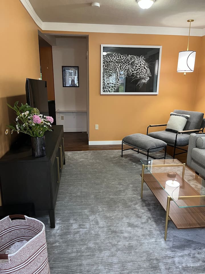 Riverside Pretty House Retreat - Medicine Hat