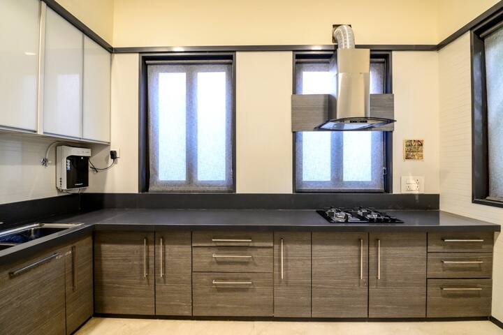 Full kitchen image 1