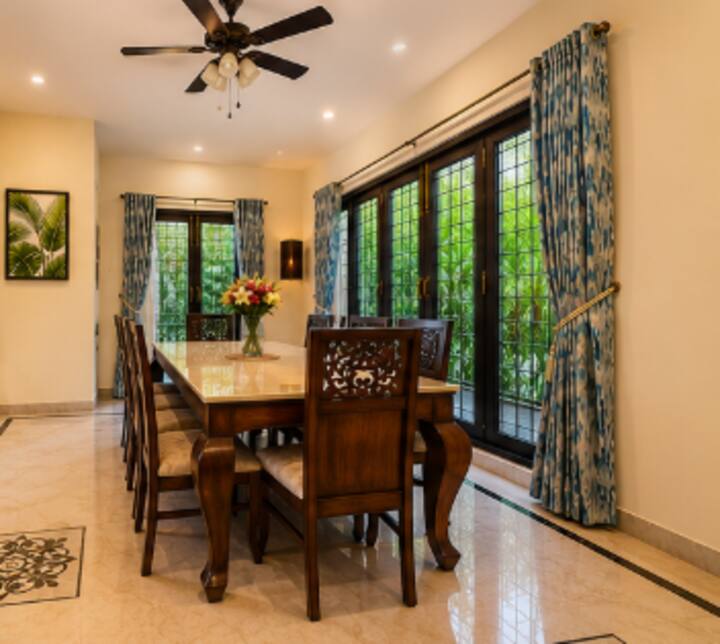 Dining area image 3