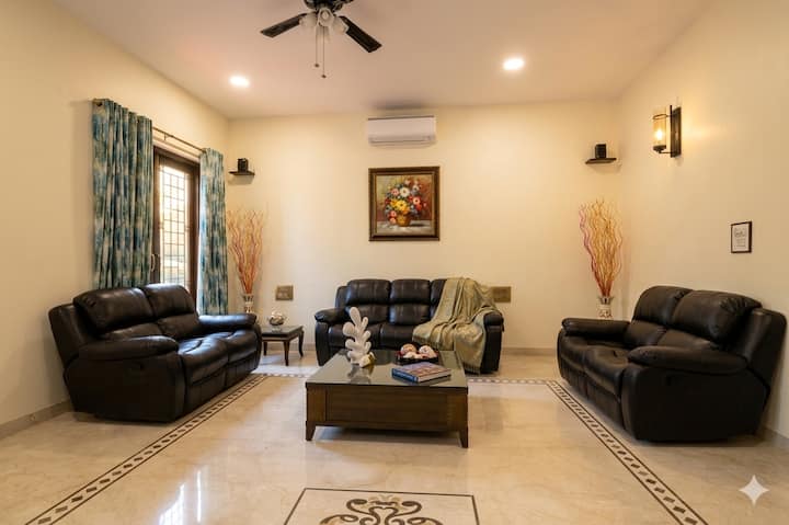 Living room image 4
