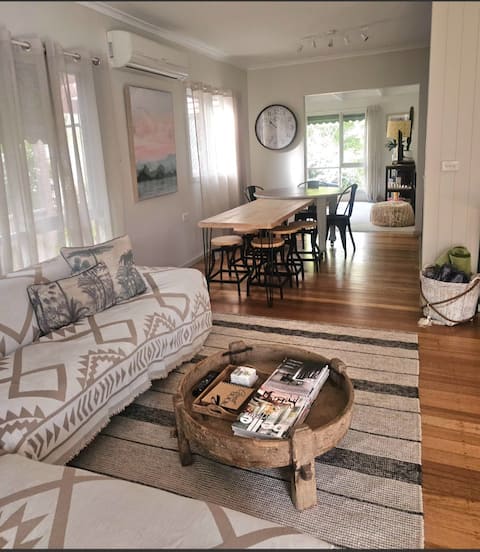 Successful Airbnb property: Dromana Coastal Escape with Wood Fireplace in Dromana