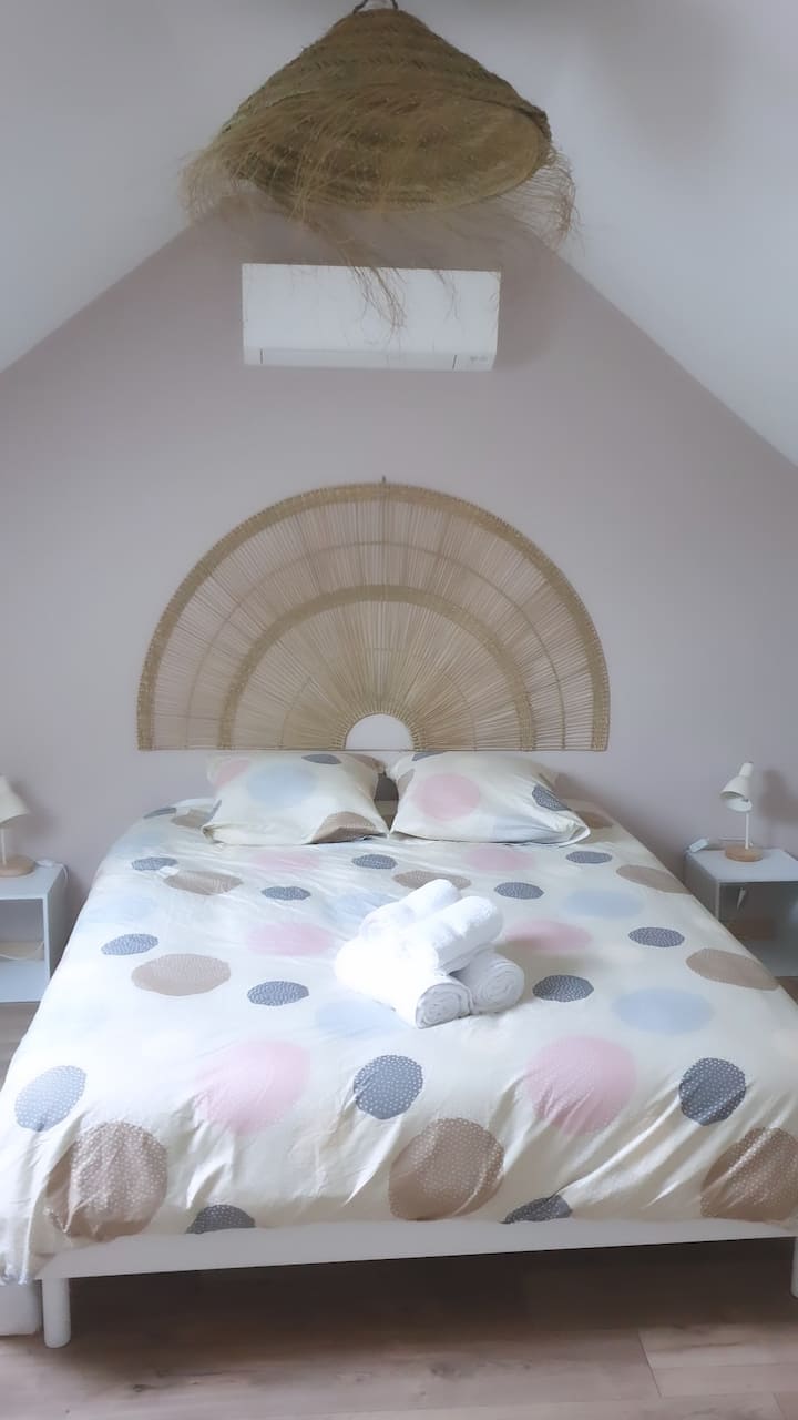 1er PISO Habitación 1
Cama doble Queen Size 160x200cm