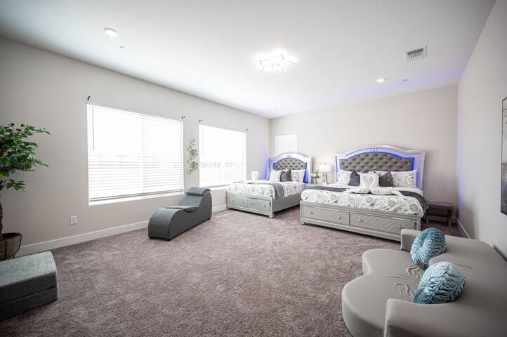 #163 Luxurious Mansion 5Min to Strip or Raider Sta gallery image 5