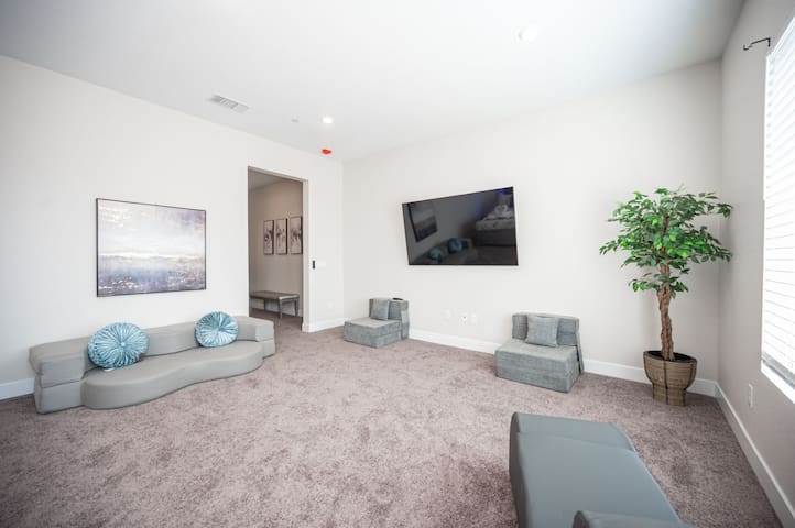 #163 Luxurious Mansion 5Min to Strip or Raider Sta gallery image 4