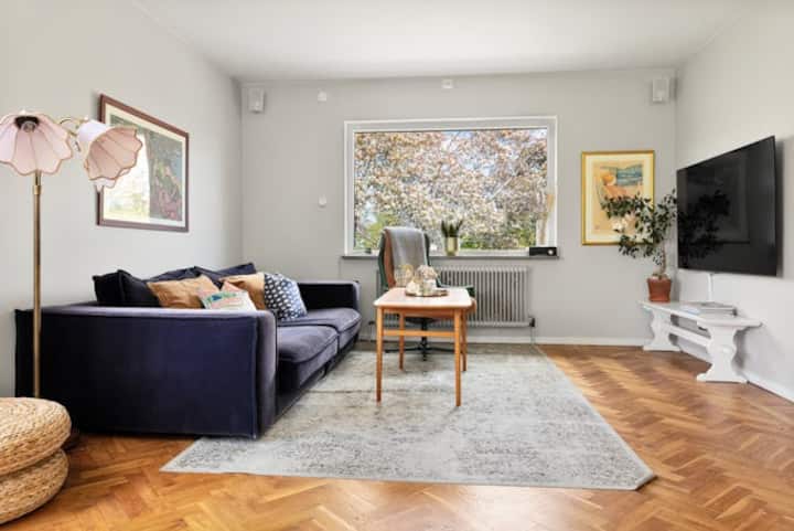 Sjönära Villa -Trädgård & Jacuzzi 15 Min Från Stan - Stockholm