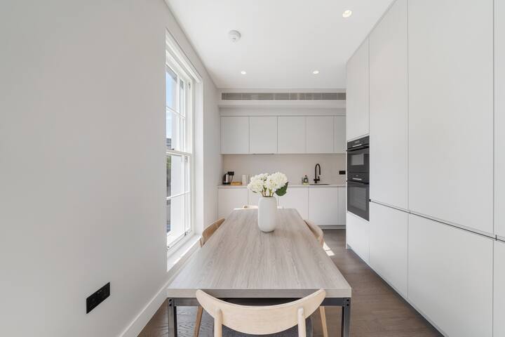Luxury 2BR/3BA Townhouse Primrose Hill w/t AC gallery image 2