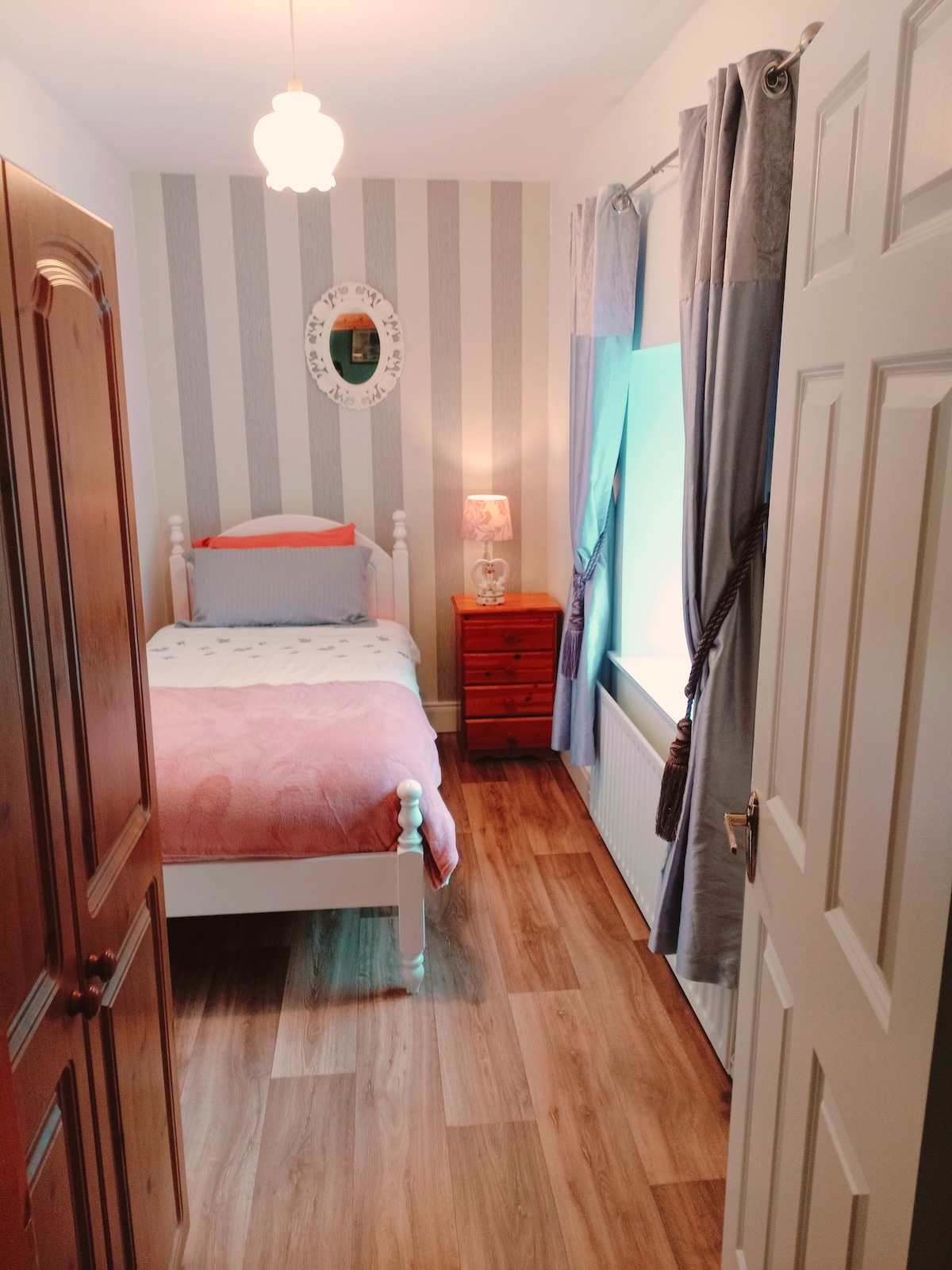 חדר שינה יחיד בקומת הקרקע 