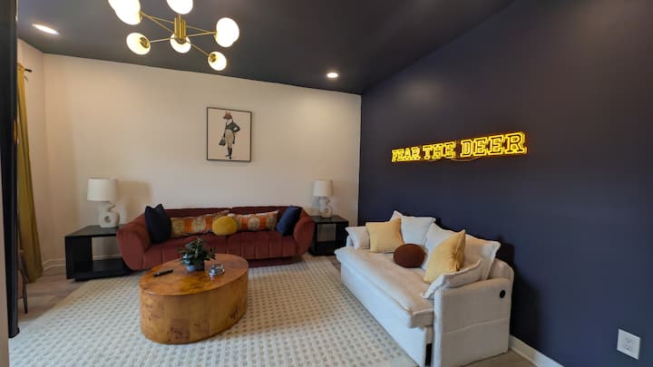 The Fancy Fox• Speakeasy+game Room Near Downtown! - 밀워키