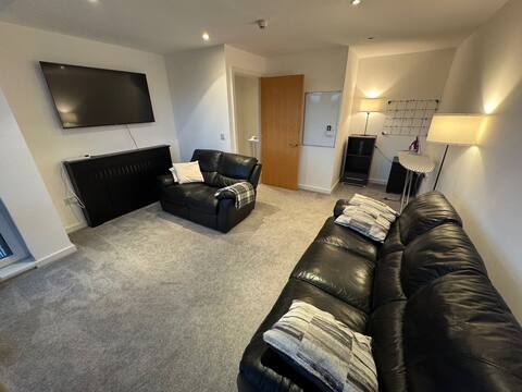 Top Airbnb: Super 2BR Cardiff • Stadium, Centre, Bay & Parking in Butetown