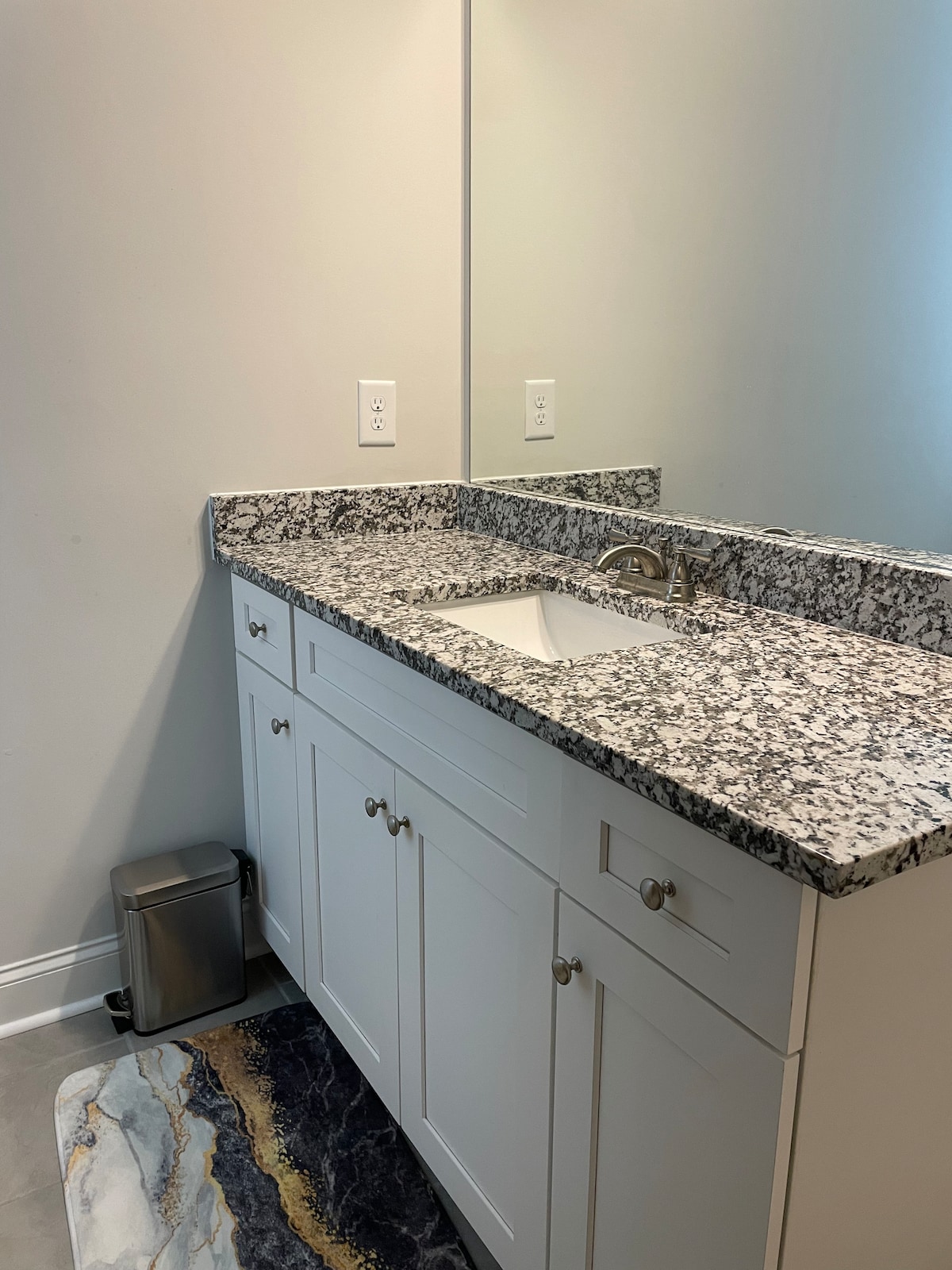 Clean Quiet Room Near Road Atlanta & I-85 Wi-Fi