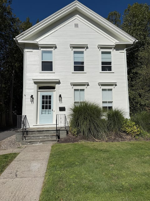 Comfortable 5 br farmhouse