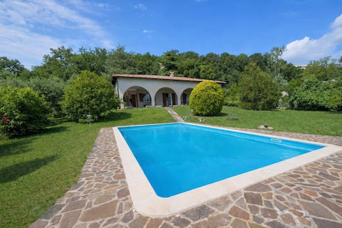 [Ancient villa with pool] Villa Maria Teresa