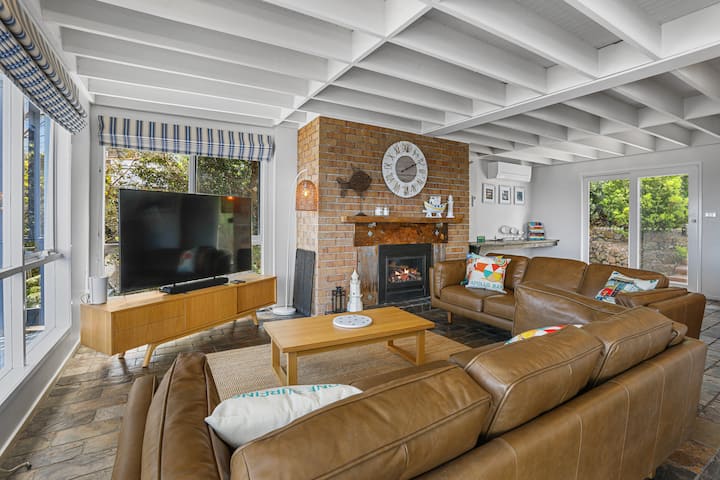 Marengo Views | 180° Clifftop Ocean View Home - Apollo Bay
