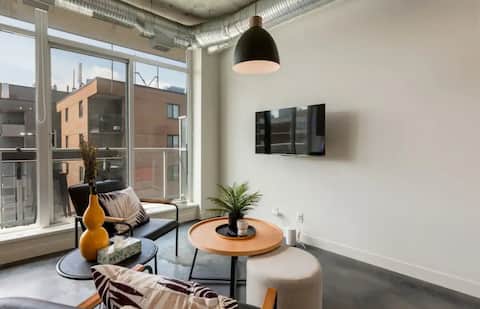 Successful Airbnb property: Downtown Studio Loft – Steps from Stampede Park in Downtown East Village