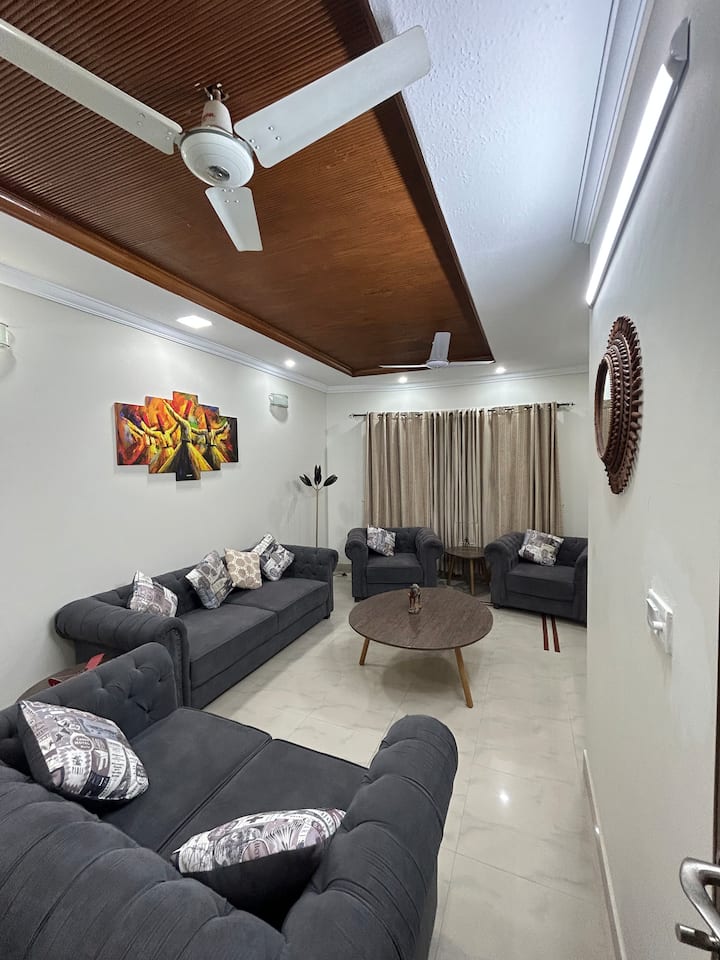 მისაღები ოთახი 2