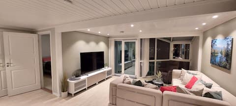 Successful Airbnb property: View apartment in Tromsø - northern lights, mountains, quiet in Mortensnes