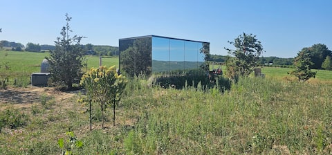 Tiny Vineyard Mirror House with Sauna & Hot Tub