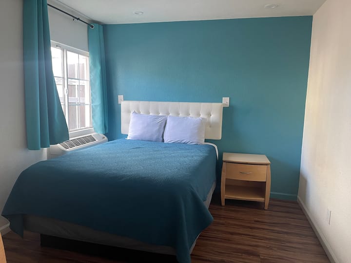 2 Queen Bed Near Cow Palace - San Francisco, CA