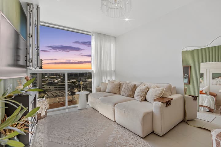 Luxurious Newstead Apartment With City Views - Brisbane