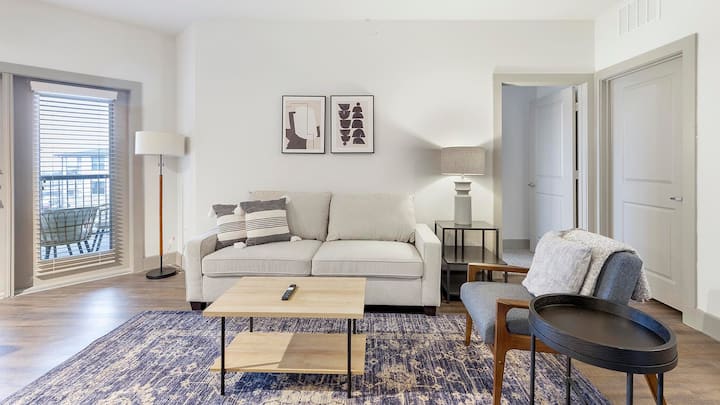 Landing | Stunning 2bd, Gym, Pool - Fort Worth, TX