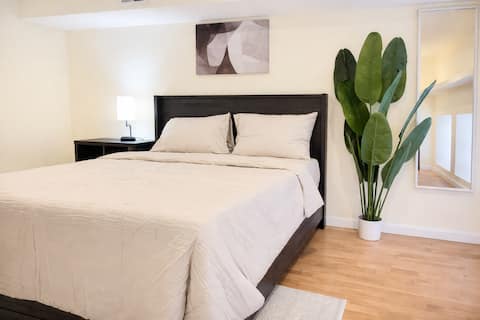 Popular Airbnb listing: Downtown - Entire Apartment - 2 Bedrooms, 1 Bath in Downtown