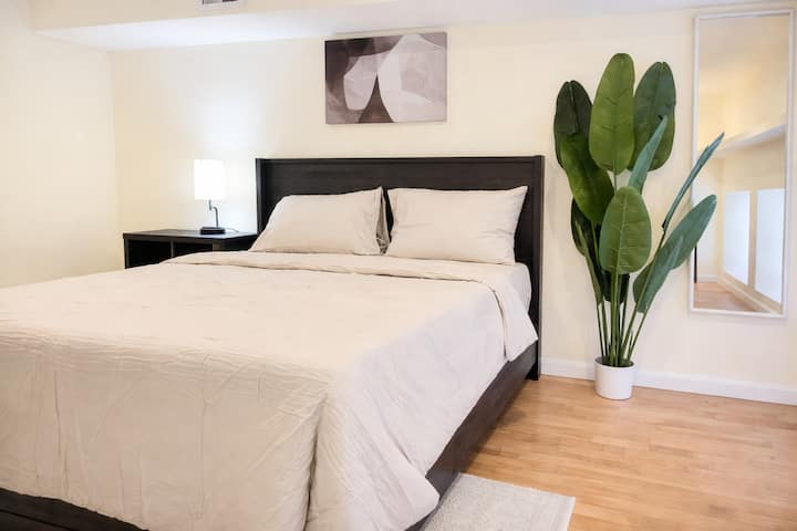 Downtown - Entire Apartment - 2 Bedrooms, 1 Bath - Baltimore, MD