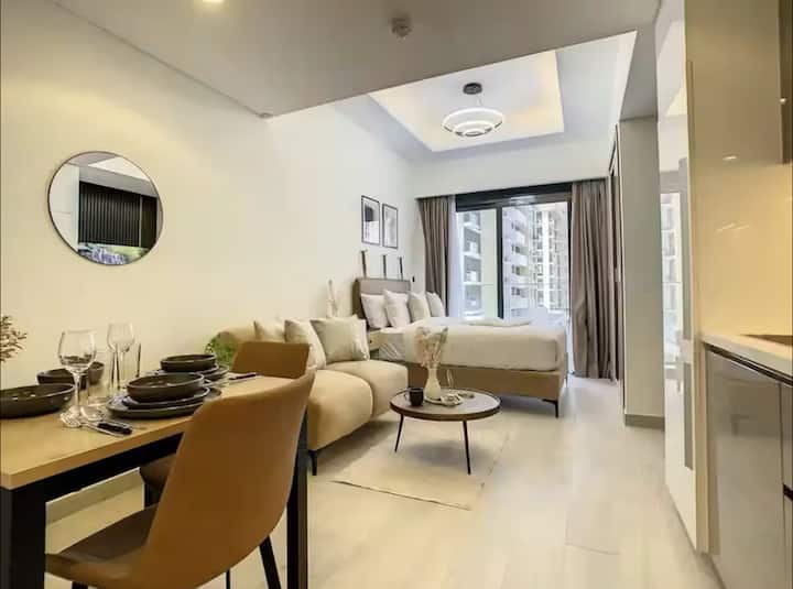 Chic Azizi Riviera Studio Stay - Dubai Airport (DXB)
