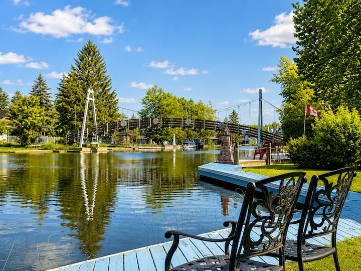 Canalside Summer Cottage W/ Waterview & Bar - Kawartha Lakes