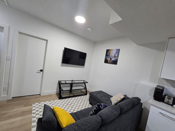 Amazing 2 Bedroom House With Wifi In Edmonton - Fort Saskatchewan