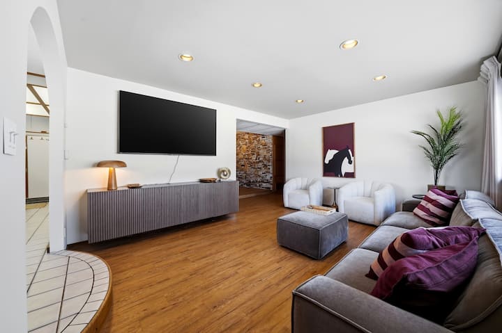 Spacious Retreat Home - Red Deer