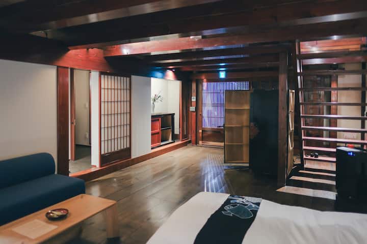 築180年の秋田の大地主のお屋敷を活用したメゾネットスイート【藍染め5-6名｜1泊朝食】 - Yokote