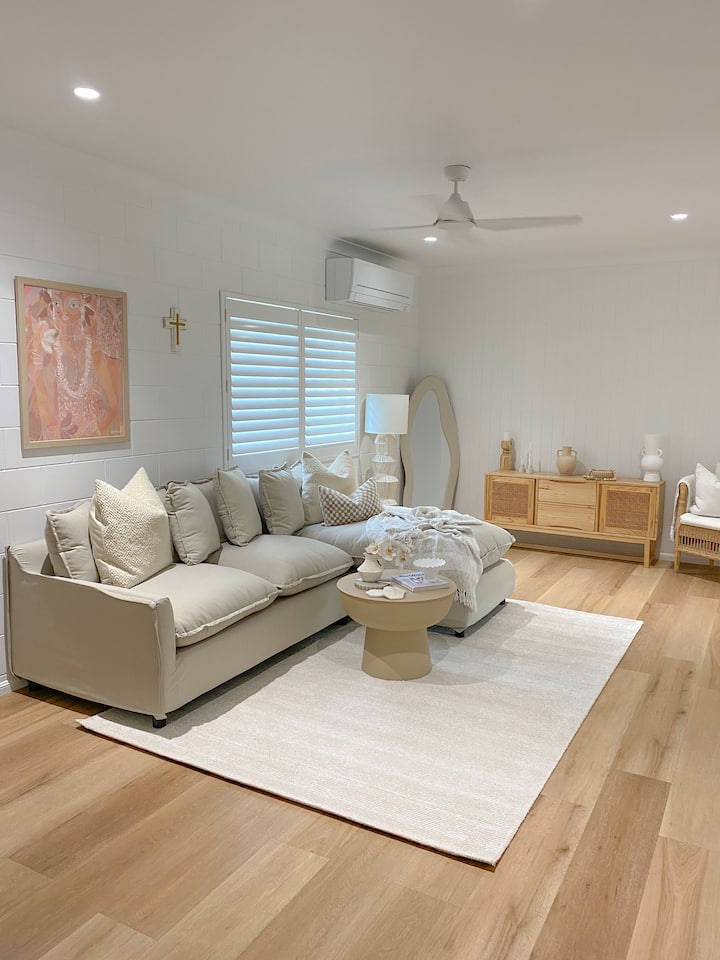 A Coastal Oasis In The Country! - Charters Towers