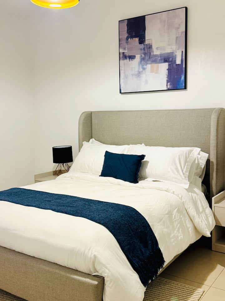 Segundo dormitorio con cama tamaño queen.