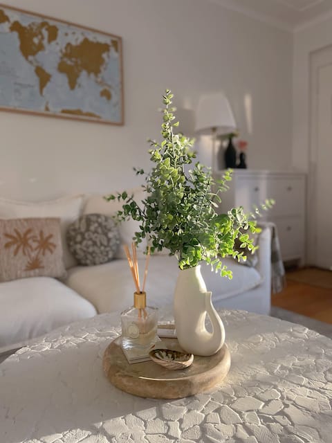 Coastal cottage vibe: near beach, shops & cafes