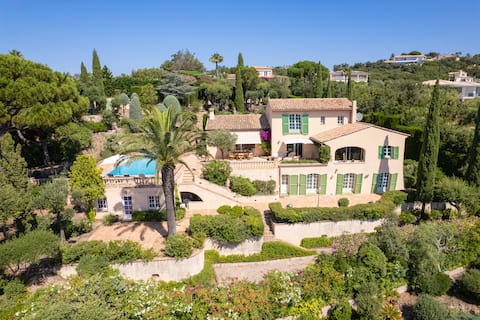 Luxury villa with sea view of the Gulf of St Tropez Nartelle