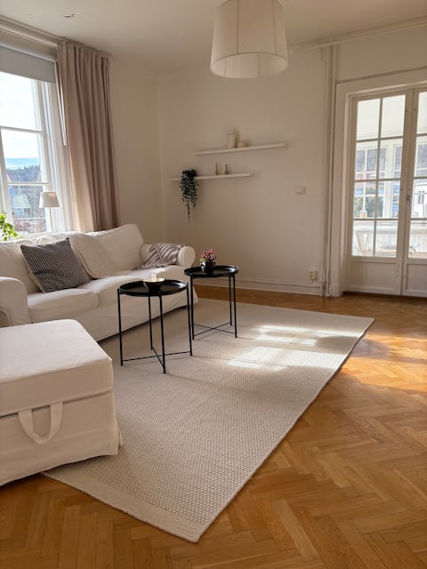 Top Airbnb: 20 Tal Apartment Two 90 cm beds/120 mattress floor in Jönköpings