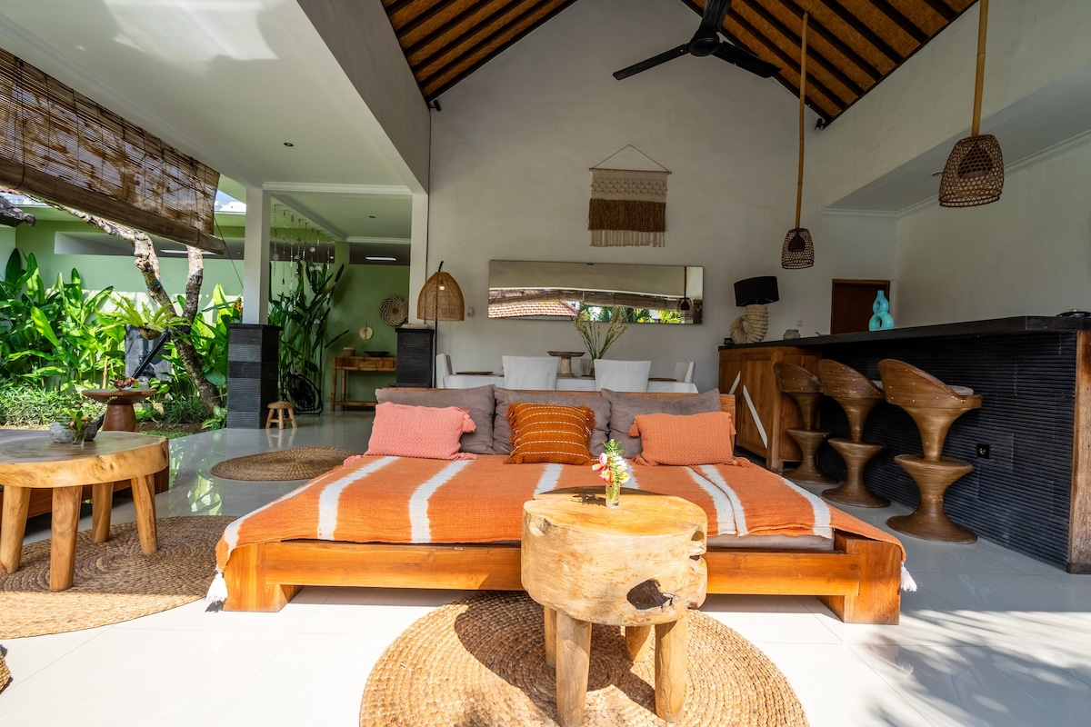 Home in Kuta Utara · ★4.93 · 2 bedrooms · 2 beds · 2 private baths, Airbnb comparable