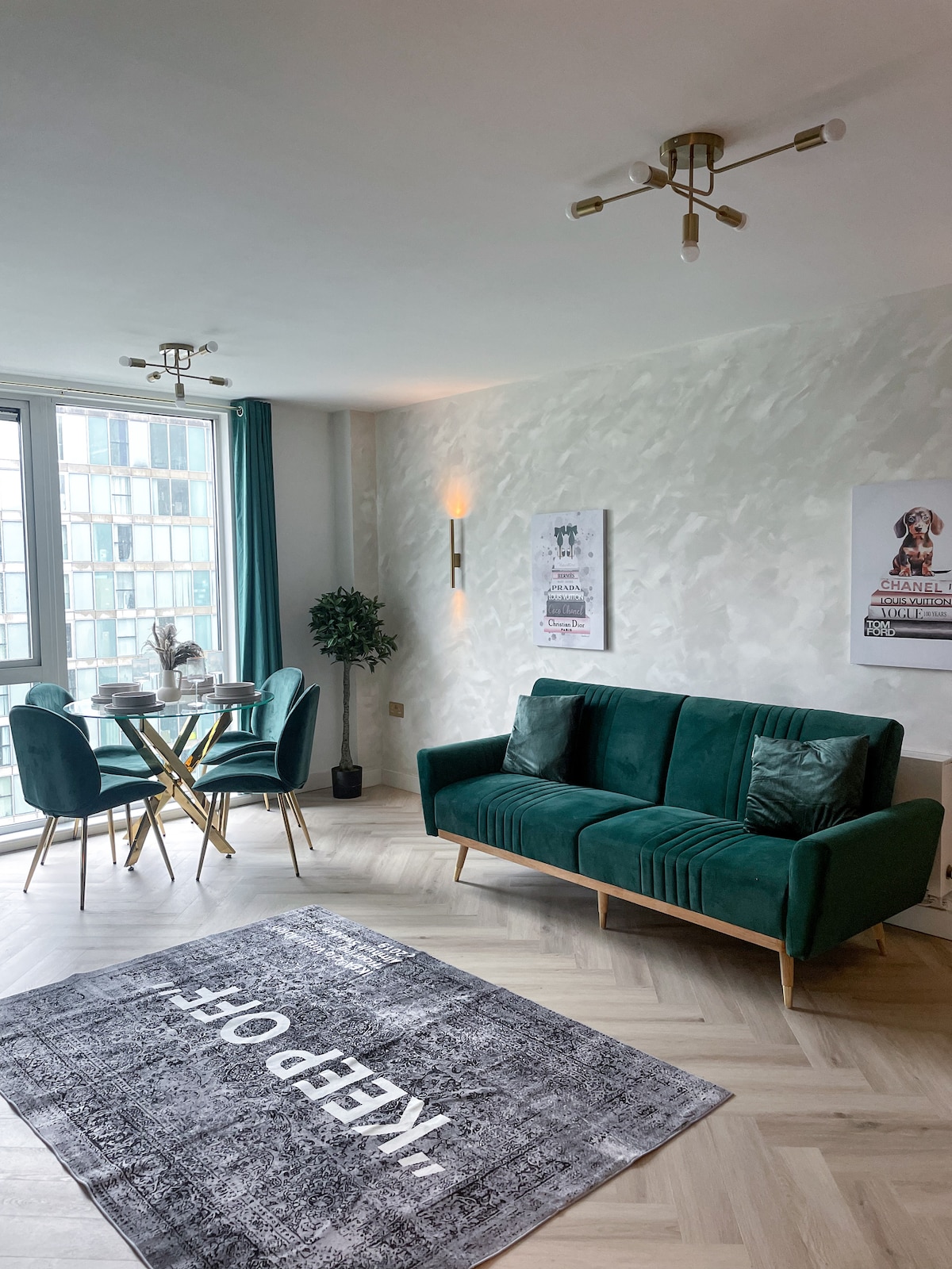 Top performing Airbnb: Apartment in Central Milton Keynes in Central Milton Keynes