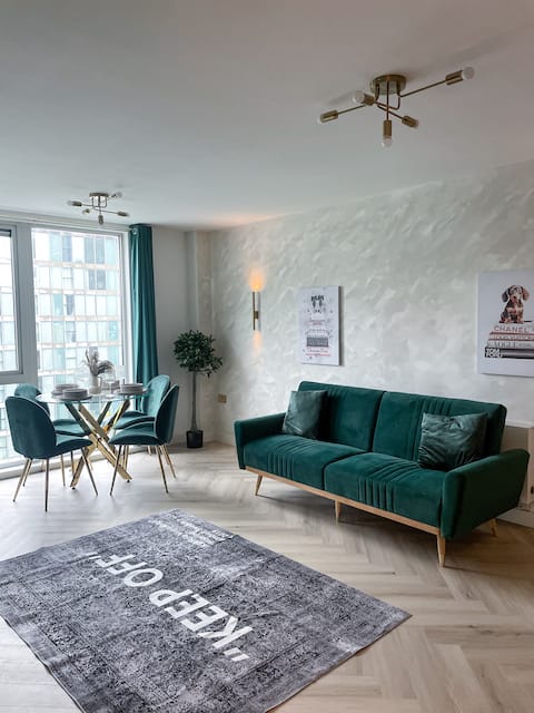 Top performing Airbnb: Apartment in Central Milton Keynes in Central Milton Keynes