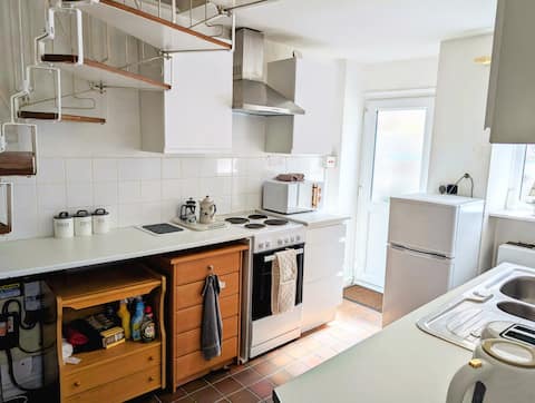 The hidden Snug, a Plymouth Mews