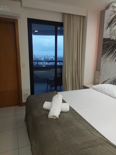 Top Airbnb: Amazing studio close to everything in Caminho Das árvores