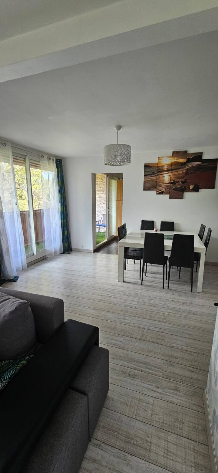Grand T4 80m² – 3 Chambres & Terrasse – Istres - Istres