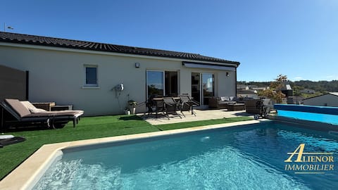 Close to Perigueux, new villa with pool and enclosed grounds