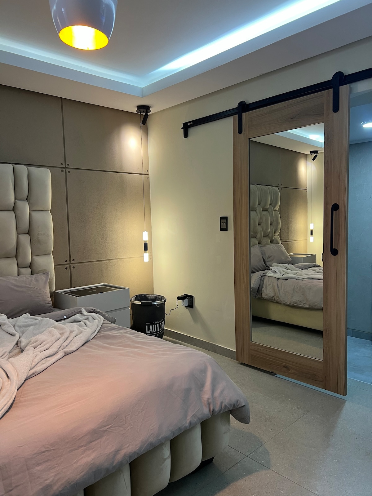 Room's Room Luna @ 69 on Everest - Guesthouses for Rent in Vanderbijlpark