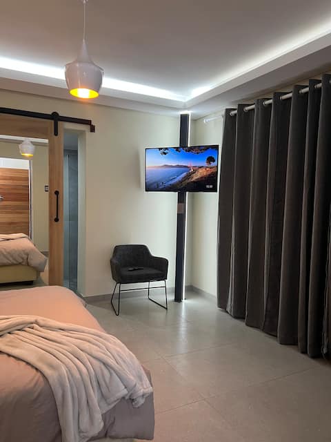 Room Luna @ 69 on Everest