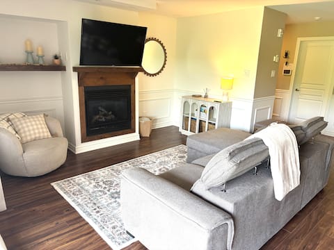 Popular Airbnb listing: Luxury condo at the foot of the mountain in Les Pays D'en Haut