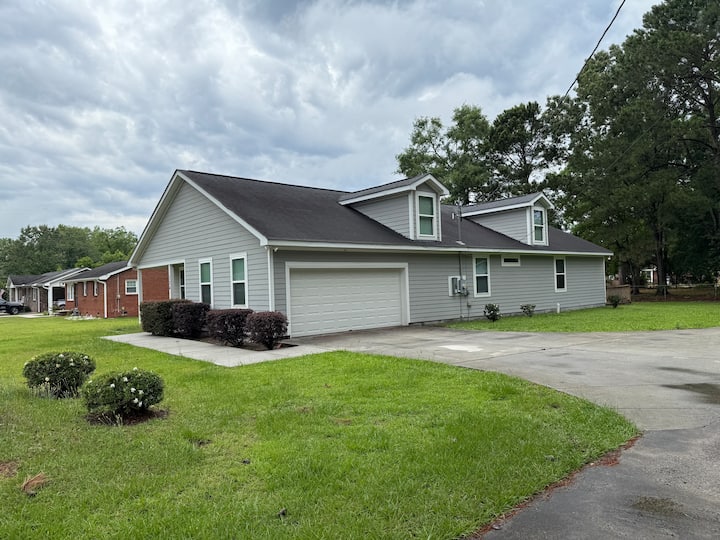 Charming Stay | Great Location - Goose Creek, SC