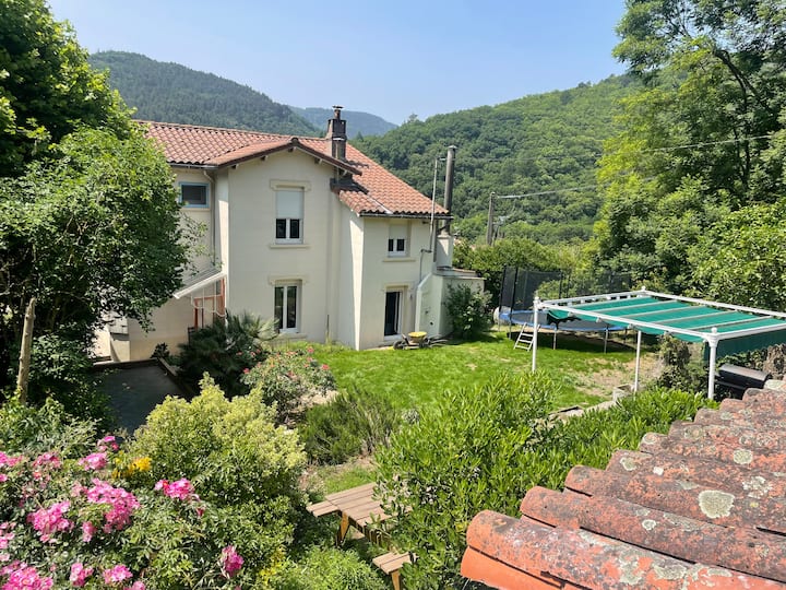 LA MAISON BLEUE