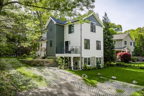 Wellesley Spacious and Modern